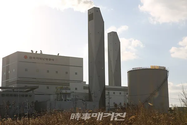 나주시는는 17일 “지난 달 13일 ‘광주시 입장문에 대한 사실관계 설명자료’를 통해 절차적 정당성을 확보하지 못한 광주SRF를 손실보전 대상에 포함시킬 수 없다는 확고한 입장을 밝혔다”며 광주쓰레기는 광주시에서 직접 처리할 것을 재차 촉구했다.사진은 나주신도산단 SRF열병합발전소 전경이다.(사진_나주시청)