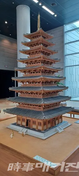 미륵사 목탑은 바다 건너 일본까지 알려진 백제의 건축 기술로 백제문화의 백미다. 불교가 처음 들어왔을 때 모든 탑은 나무로 지어졌다. 그중 부여에는 백제 위덕왕이 죽은 왕자를 위해 세운 왕흥사처럼, 목탑의 흔적을 찾을 수 있는 절터가 다수 남아 있다.(사진_안나겸 기자)