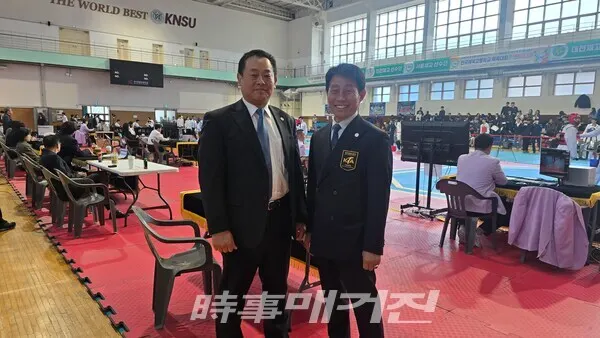좌측 대한태권도협회 최돈민 부의장 우측 대한태권도협회 홍순의 심판 위원장 (사진_이성만 기자)