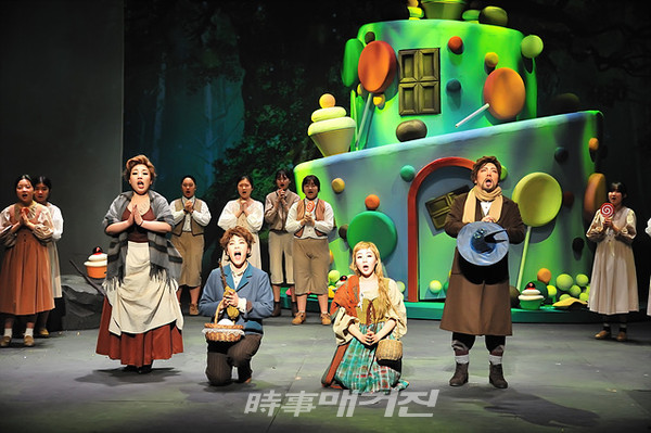 광주시립오페라단은 7월16일~17일 광주문화예술회관 소극장에서 가족오페라 ‘헨젤과 그레텔’을 공연한다.사진은 광주시립오페라단 공연 모습이다.(사진_광주문화예술회관)