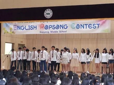 ▲ 학부와 학생의 적극적인 교육 참여로 가평의 미래는 더욱 더 밝게 빛날 것으로 전망된다.(좌측부터 학부모특성화고 견학, 영어팝송대회)