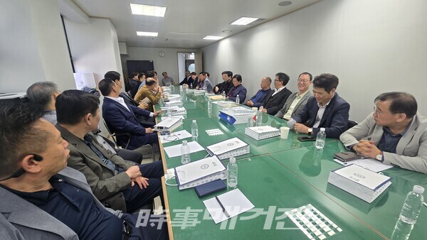 23개 구 회장단들이 참석해 간담회를 진행하고 있다. (사진_이성만 기자)