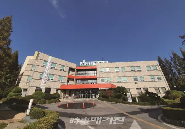 짧지 않았던 그동안의 어려웠던 경영환경 속에서 병원의 경쟁력보다는 지역의 유일한 병원급 의료기관이라는 막중한 사명감을 갖고 지역민들의 건강을 살피고 있다.