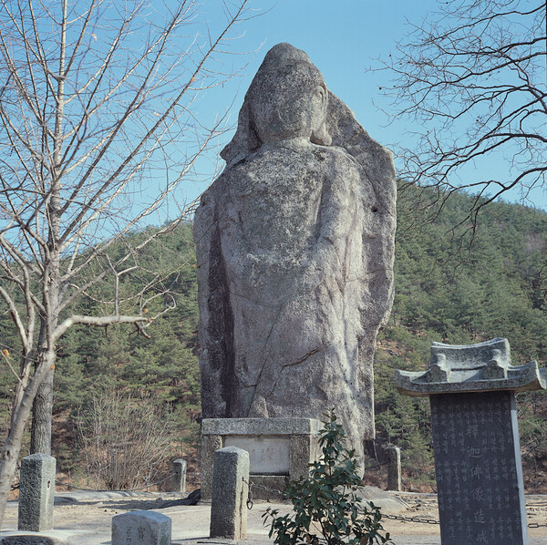 남원 용담사지 석조여래입상 (南原 龍潭寺址 石造如來立像)