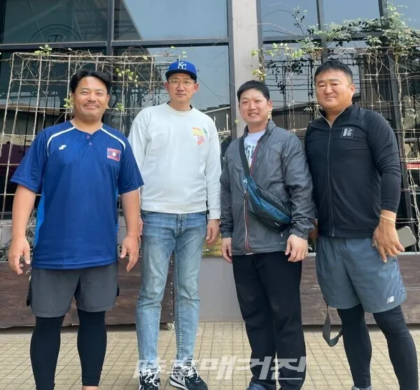 왼쪽부터 제인내 대표, 김현민 감독, 이준영 감독, 임재원 구단주(사진_헐크파운데이션)