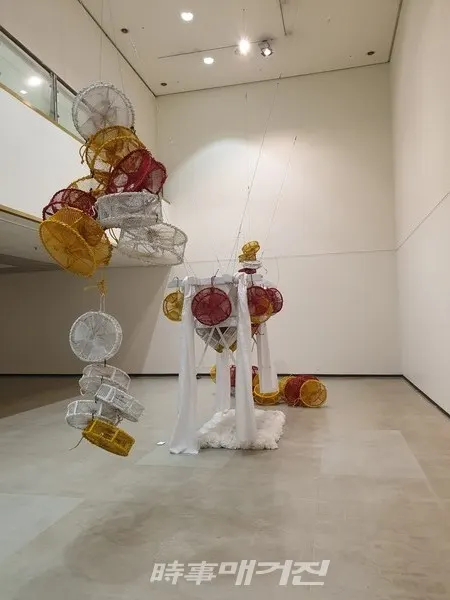 work 1910_통발꽃상여-하늘로 가는 리무진_2019_예술의전당