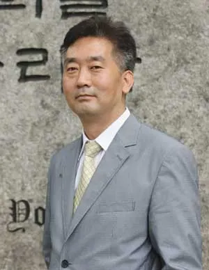 ▲ 명재민 교수는 IT/NT 산업의 핵심인 반도체/디스플레이 재료 및 소자 분야의 전문가로서 2000년 3월 부임한 이래 약 127편의 SCI 논문을 국제학술지에 발표해 오고 있다.