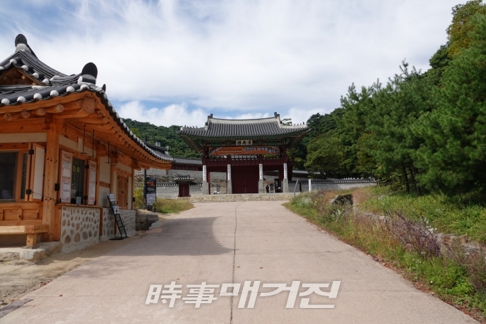 남한산성 내에 있는 행궁은 유사시 왕이 피난할 수 있도록 준비된 예비 궁궐이었고, 일제 강점기에 소실되어 최근에 복원됐다.