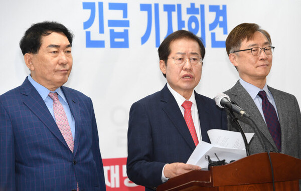 국민의힘 홍준표 대선 경선 후보가 3일 오전 서울 여의도 선거사무소에서 관권선거 중단과 이재명 대장동 비리 특검 촉구 긴급 기자회견을 하고 있다.(사진_국회사진기자단)