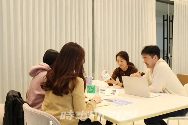 ㈜하앤유는 아이를 키우는 주부들을 대상으로 한 교육 도서, 살림 필수템, 건강 기능 식품, 생활 가전 등 다양한 영역들에서 제품을 소개하고 판매하는 기업으로 인플루언 서 ‘레이첼 민선’이 직접 고른 제품을 소개한다.