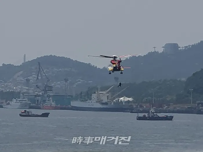 12일 오후 2시경 전남 영암군 대불부두 인근해상에서 목포해경 주관으로 '19년 민관군 합동 수난대비 훈련'을 실시했다.(사진_목포해양경찰서)