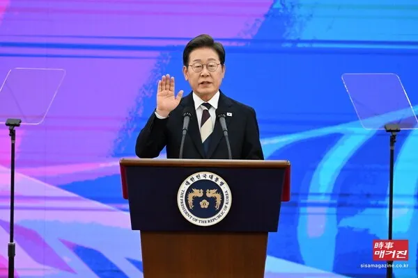 이재명 대통령은 4일 오전 11시 국회의사당 로텐더홀에서 취임선서를 진행했다.(사진_뉴시스)
