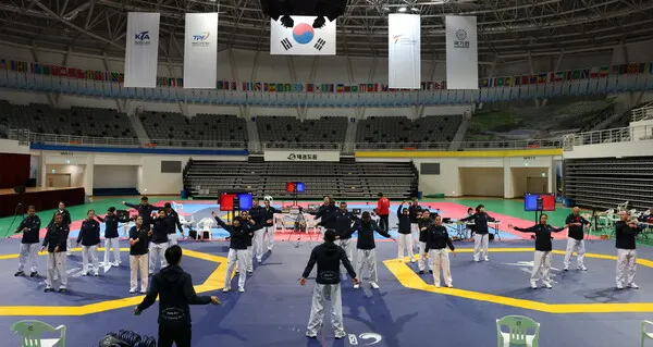 올림픽 심판 수신호 교육 장면 (사진_태권도진흥재단)