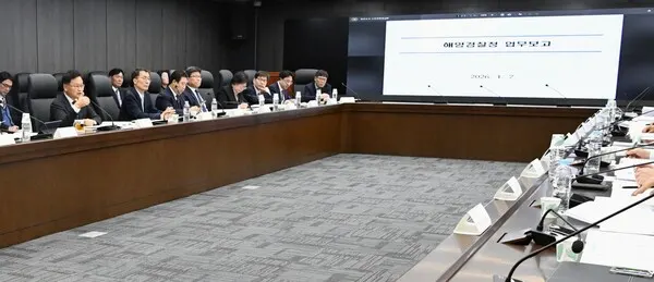 7일 김성범 해양수산부 장관 직무대행이 세종 해양수산부 대회의실에서 열린 해양경찰청 업무보고를 주재하며 발언하고 있다.(사진_해수부)