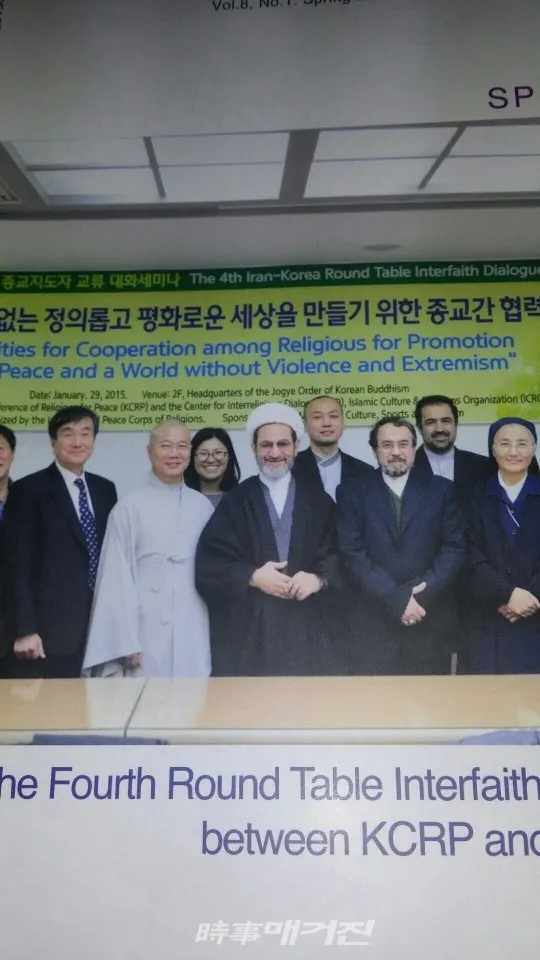 불교의 사상 가운데 화엄사상이 있다. 아름다운 꽃이 아니라도 아름답게 하는 각자의 역할이 있다는 것이다. 불교는 창조주를 인정하는 유일신 사상과는 다르지만 그런 종교 또한 세상에 의미가 있고 역할이 있다고 생각한다는 법현스님. 그래서 그는 이웃 종교를 이해하려는 노력을 조금씩 하고 있다고 한다.