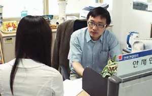 ▲ 이곳에서는 진학컨설턴트를 통해 학생들에게 1학년 때부터 체계적인 맞춤식 입시지도를 시행하고 나아가 고3 학급담임들에게는 학생들의 수업에만 집중할 수 있도록 다양한 입시정보를 수집, 정리해 제공하고 있다.