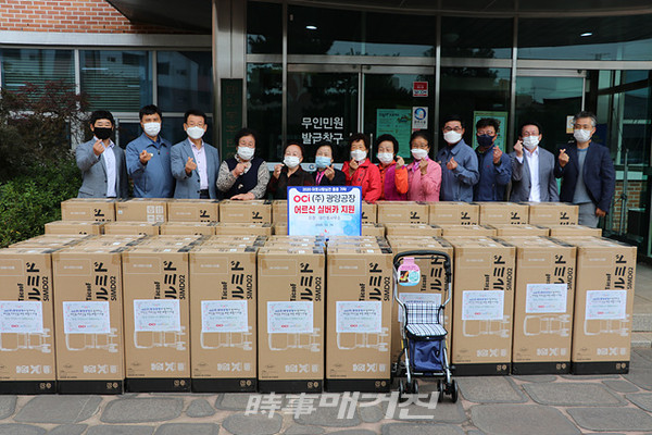 (재)광양시사랑나눔복지재단은 “OCI(주)광양공장(공장장 표상희)에서 지난 16일(금) 10:00 어르신들의 복지증진을 위해 태인동사무소에서 (재)광양시사랑나눔복지재단에 어르신 보행기(700만원 상당)를 전달했다”고 밝혔다.(사진_(재)광양시사랑나눔복지재단)