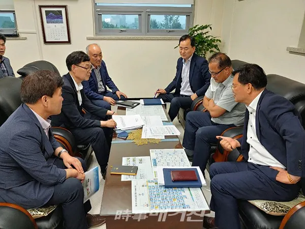 곡성군은 "24일 전라남도 동부지역본부를 방문해 지역 현안사업에 대해 설명하며 2021년도 국도비 확보를 위해 힘을 쏟았다"고 밝혔다.(사진_곡성군청)