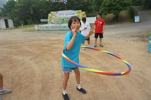 양벌초등학교 6학년 3반 김정혜 학생의 훌라후프 돌리기.