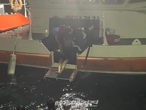 익수자 구조 중인 동해해경(사진_동해해경)