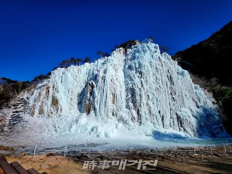 청송 얼음골의 설빙 전경(사진_조용우 칼럼니스트)