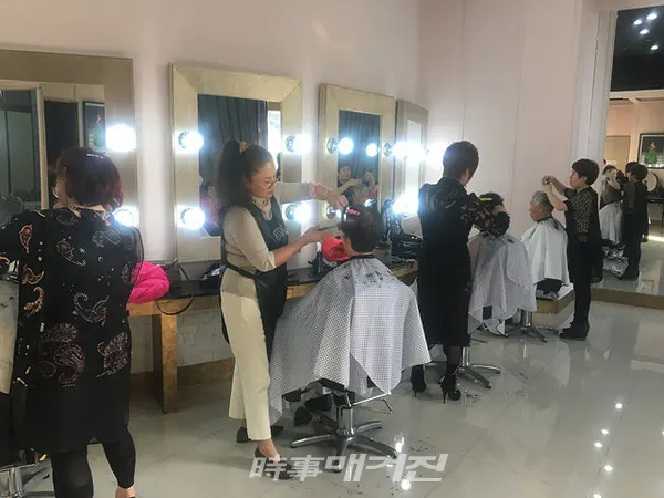 대한미용사회 목포시지부는 7일 목포웨딩컨벤션센터에서 미용 재능기부 자원봉사 행사와 기술교육을 함께 가졌다.(사진_목포시청)