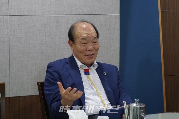 김영진 이사장