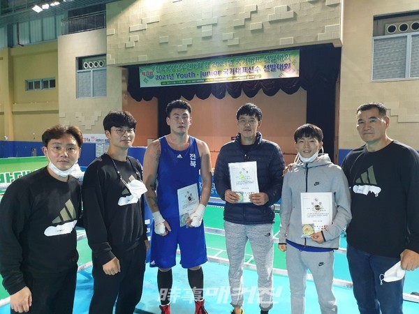 충남 청양 다목적체육관에서 열린 ‘제74회 전국복싱 선수권 대회 겸 국가대표선발대회’에서 남원시청 복싱팀이 금메달 2개와 은메달 1개 등 총 3개의 메달을 목에 걸었다.(사진-전북체육회)