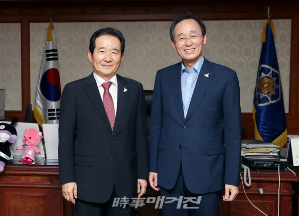 송하진 도지사, 정총리 만나 국가사업 등  예산관련 협의(사진_전북도)