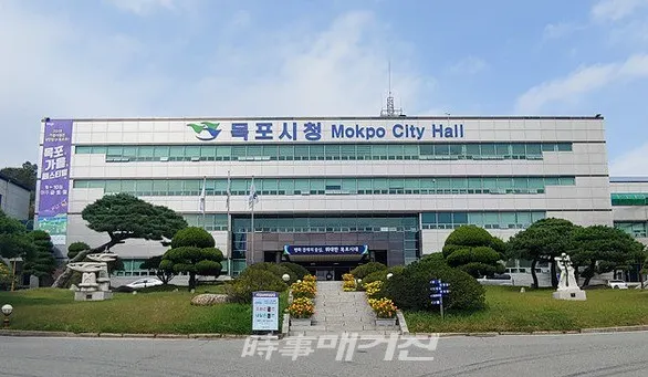 목포시는  "16일 긴급 브리핑을 통해 코로나19 확진자 2명이 발생했다"고 밝혔다.사진은 목포시 청사 전경이다.(사진_송상교기자)