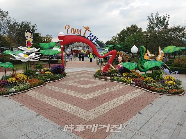 한국생활개선곡성군연합회(회장 김금자)는 지난 10월 3일부터 6일까지 개최된 제 19회 곡성심청축제 기간 중 “심청주막”을 운영했다.(사진_송상교 기자)