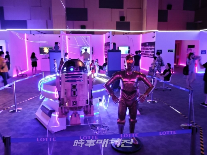 롯데백화점 평촌점(범계역) 식품관 2층 문화홀, VR 테마 가족 놀이공간 ‘V 리얼 파크’ 성황! / 사진=시사매거진 하명남 기자