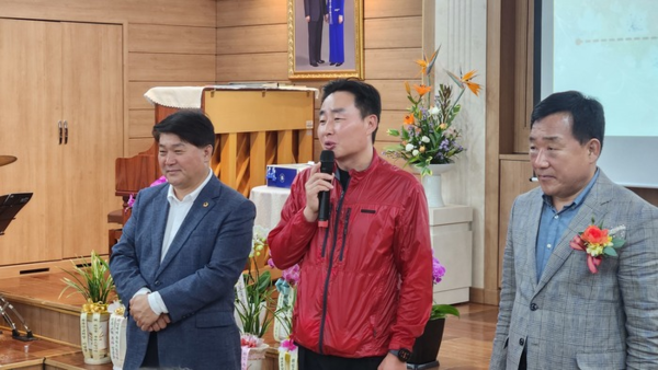 지난 5월 18일 열린 천주평화연합 부산·울산 회장 취임식에서 박성민 국회의원(국민의힘), 이성룡 울산시의회 의장, 이정훈 울산 남구의회 전반기 의장이 축사를 하고 있다.(사진_천주평화연합)