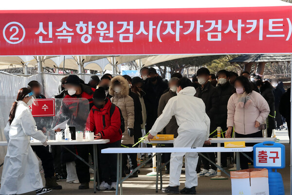 오미크론 확산세로 인해 자가검사키트를 활용한 코로나19 신속항원검사를 받을 수 있다. (시사매거진DB)
