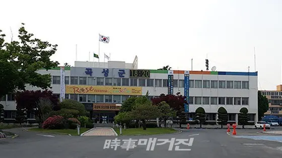 곡성군은 코로나19 확산 및 장기화로 경영위기에 처한 지역 영세 소상공인의 피해 최소화를 위해 총력을 기울이고 있다.사진은 곡성군청 청사 전경이다.(사진_송상교기자)