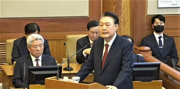 윤석열 대통령이 지난 2월 25일 서울 종로구 헌법재판소에서 열린 윤 대통령 탄핵심판 11차 변론에서 최종 의견 진술을 하고 있다.(사진_헌법재판소)