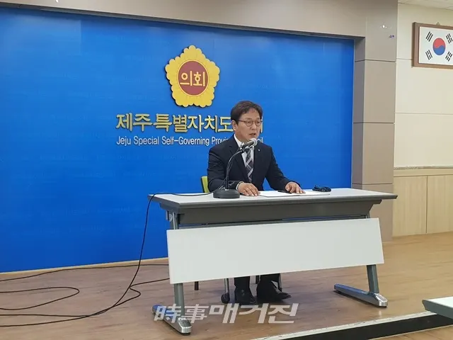 기자회견 하는 구자헌 전 자유한국당 도당위원장(사진_시사매거진)