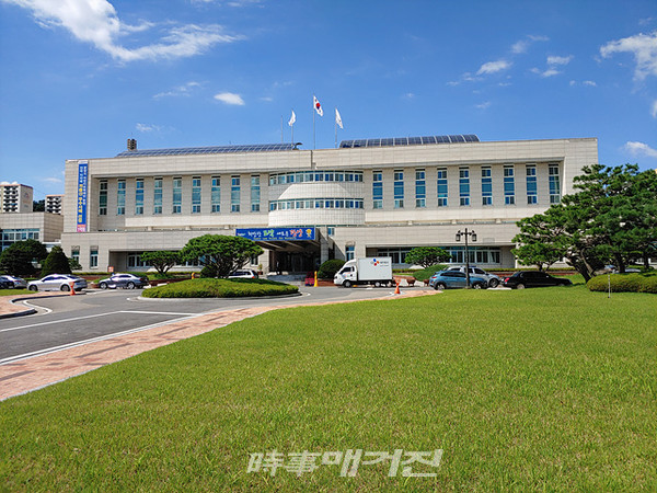 광양시는 "지난해에 이어 올해에도 광양읍 운전면허 시험장 앞과 다압면 섬진마을 앞에서 자전거 무료 대여소를 운영한다"고 25일 밝혔다.사진은 광양시청 청사전경이다.(사진_송상교기자)