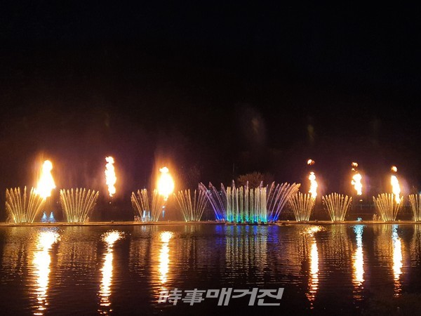 코로나19 여파로 연기됐던 광양읍 서천‧마동 음악분수가 매주 월요일과 기상악화의 경우를 제외하면 4월 3일~10월 31일 평일 20시~20시 20분과 20시 30분~20시 50분, 주말 및 공휴일에는 20시~20시 30분과 21시~21시 30분에 운영된다.
