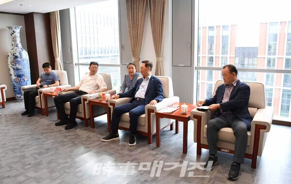 북경시체육국 & 서울시체육회 공식 면담 왼쪽부터 북경시체육국 천쉐숭 부국장, 위칭펑 국장, 서울시체육회 강태선 회장, 김성범 사무처장 (사진_서울시체육회 제공)