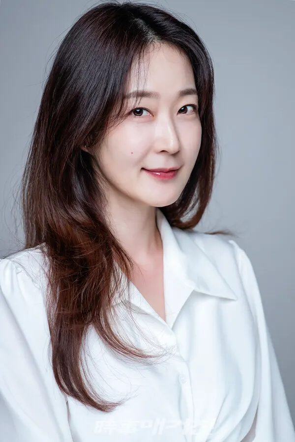 배우 김혜화의 새로운 프로필 사진이 공개되었다. (사진제공_콘하스이엔티)