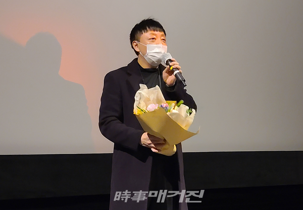 사진_감사의 인사말을 전하는 봉수 감독