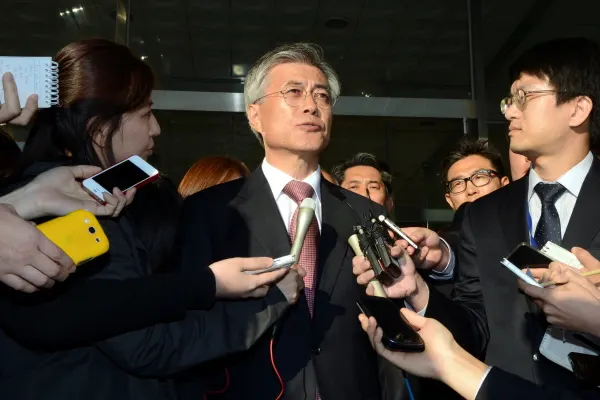 민주당 문재인 의원은 10일 “검찰은 죄 없는 실무자들을 소환해 괴롭히지 말고 나를 소환하라”고 요구했다.
