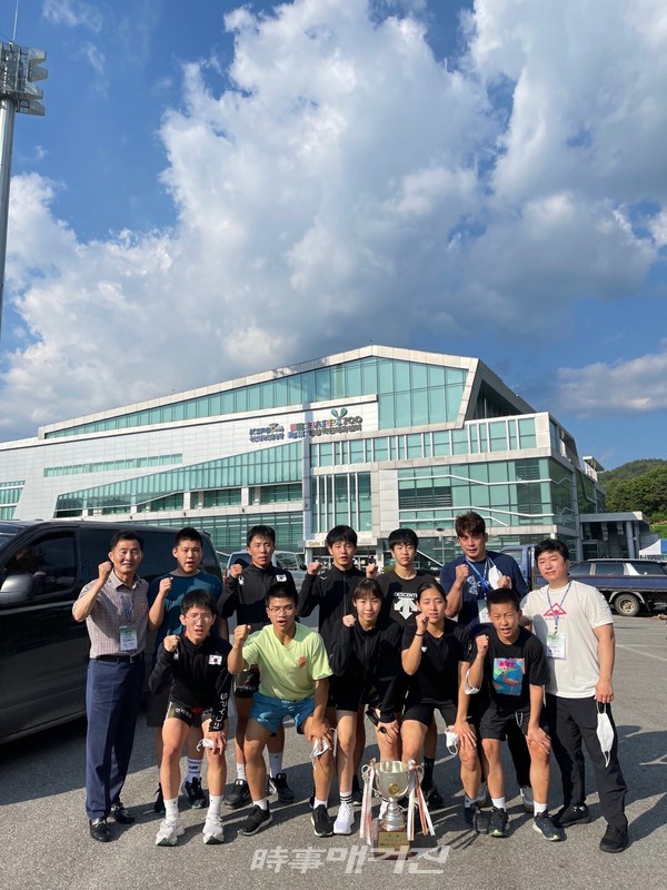 최근 강원도 평창에서 열린 제46회 KBS배 전국레슬링대회에서 전북 선수들이 메달을 대거 획득했다.(사진-전북체육회)