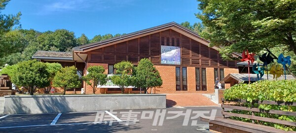 이효석문학관 본관(사진_안나겸 기자)
