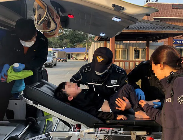목포해양경찰서는 “전남 진도 섬마을에서 6세 어린이가 발목이 크게 접질려 해경이 긴급 이송했다”고 28일 밝혔다.(사지_목포해양경찰서)