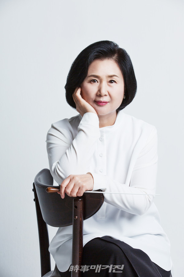 신년음악회 지휘자 김경희(사진_소리전당)