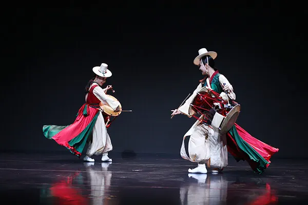 이수현, 최정윤의 ‘우도꽃장구’ (사진_시사매거진 김형석 기자)