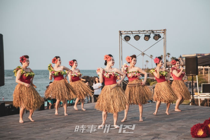 해비치해변무대에서 펼쳐진 제주인(in) 페스티벌 프린지 모습. 라니알로하의 '섬들의 꿈' (사진제공=한문연)