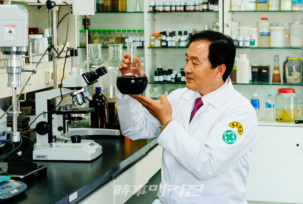 한빛코리아는 지난 30여 년간 오로지 천연원료를 활용한 자연성분의 제품만을 연구 개발하고자 하는 의지로 비즈니스를 추진해 왔다.